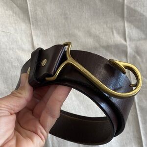 Brown Leather Men’s Belt with Brass Hook Buckle Vinyard Vines 38